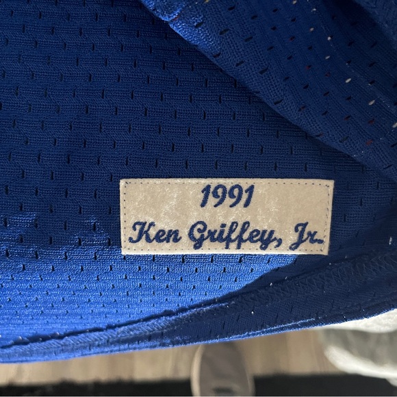 Like new Mitchell and Ness Seattle 1991 Ken Griffey Jr jersey XL - Picture 4 of 5
